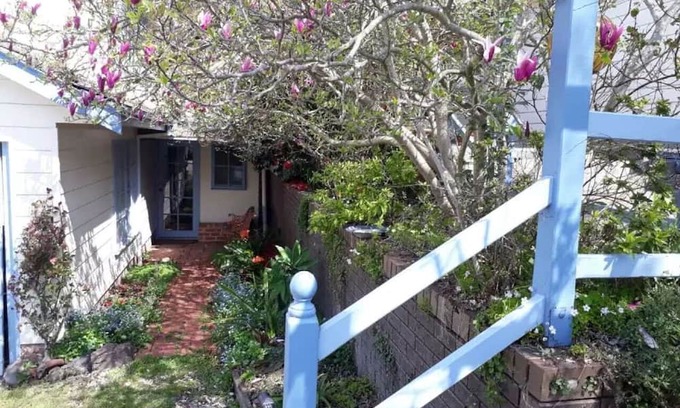 Croydon North Casa | Magnolia Cottage- wineries, main street, station