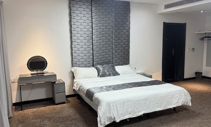 Sukhbaatar Apartamento | Executive 2 bedroom apartment-king size bed in the center of city
