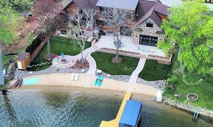 Lake Shangrila Complejo | Luxury Lakefront Retreat on Lake Shangrila - 120 ft Beach, Golf Simulator & More