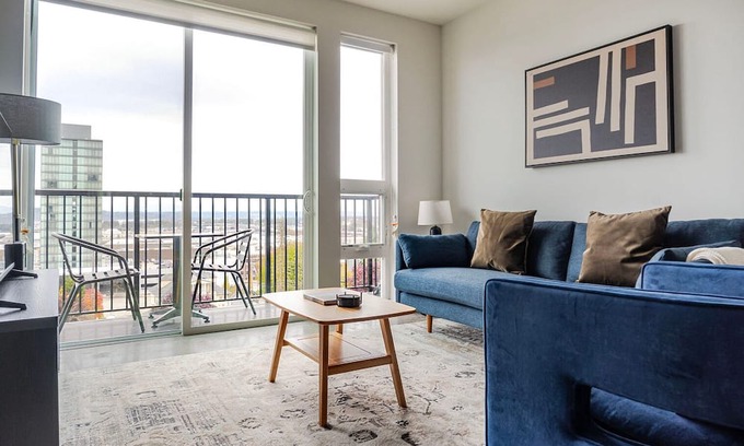 New Tacoma Apartamento | Blueground | New Tacoma, balcony, nr Union Station