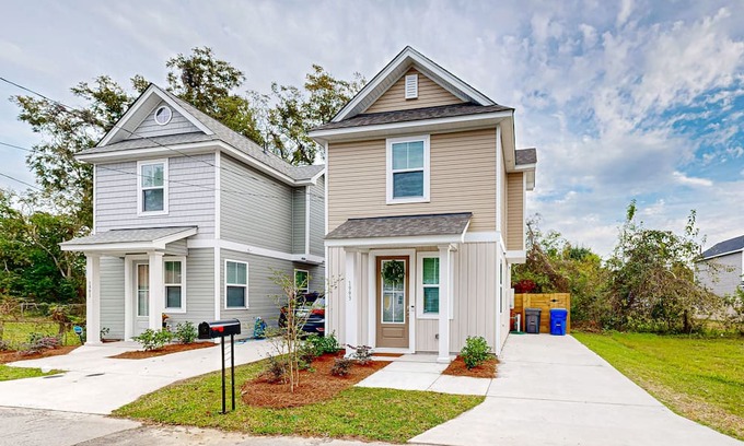 North Charleston Casa | New and Updated Home- Close to charming downtown Charleston