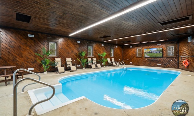 Bassett Casa | Twin Pines|Year-Round Indoor Heated Pool| 3 Mins Wilmot Ski Resort|Family Reunions|Pickelball/Tennis