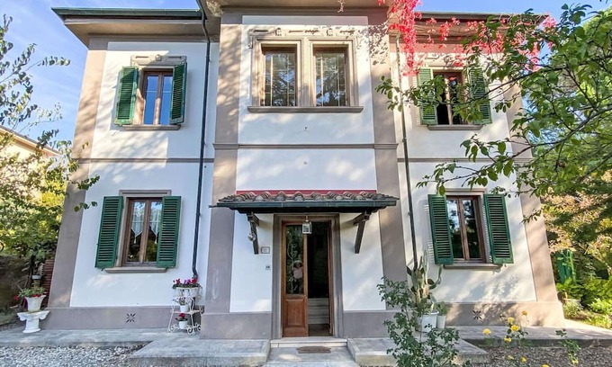 Ponteginori Casa | Stunning private villa for 11 guests with WIFI, private pool, hot tub, TV, patio and pets allowed