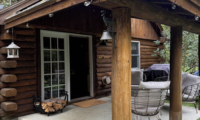 Pittsburg Cabina | Direct trail access cabin in Pittsburg NH Pet friendly & WIFI