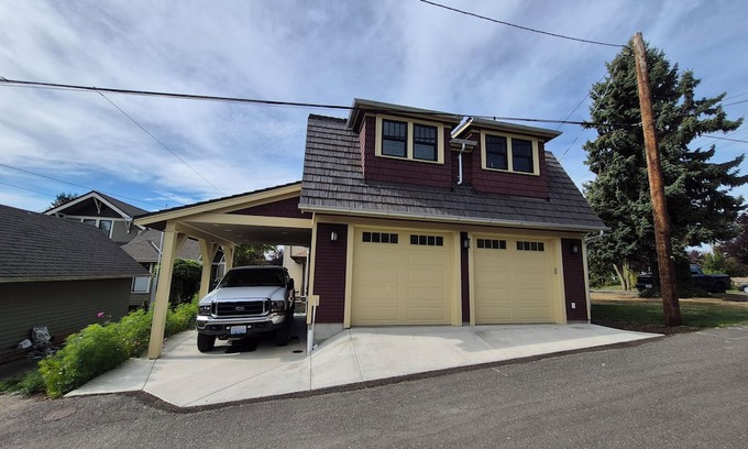 Northwest Everett Apartamento | Colonial Flat in NW Everett