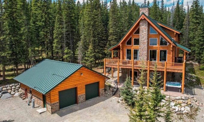 Valley of the Sun Casa | The Mountain Gem Chalet/Hot Tub Luxe Log Retreat