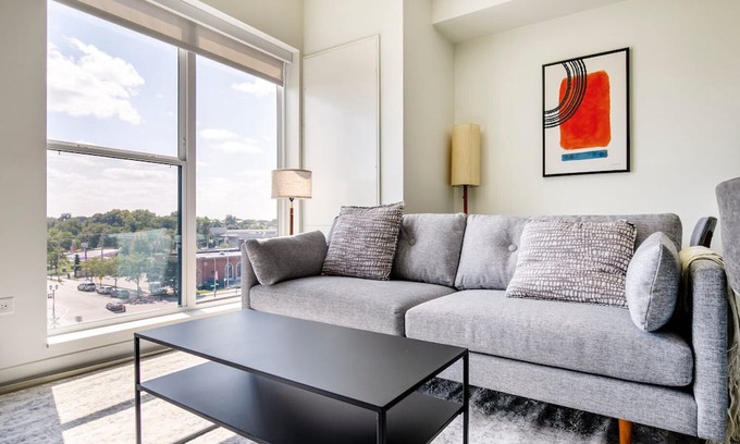 Elmhurst Apartamento | Blueground | Elmhurst, pool, nr Elmhurst Art Museum
