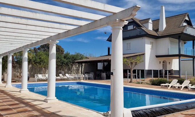 Montoro Casa | Holiday Home 'Los Rosales De La Palmilla' with Private Pool, Balcony and Air Conditioning