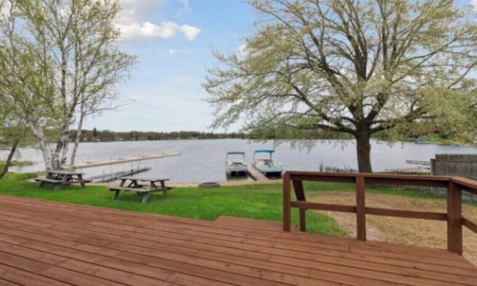 Long Lake Cabina | Unit 2 Long LakeLodge-Lakefront-2BR New