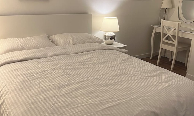 Dollarton Apartamento | Private Suite by Deep Cove | Trails, Kayaking & Seymour Mountain