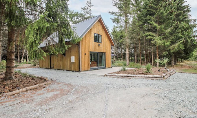 Bishops Castle Casa | THE BARN, luxury holiday cottage, with open fire in Bishop's Castle