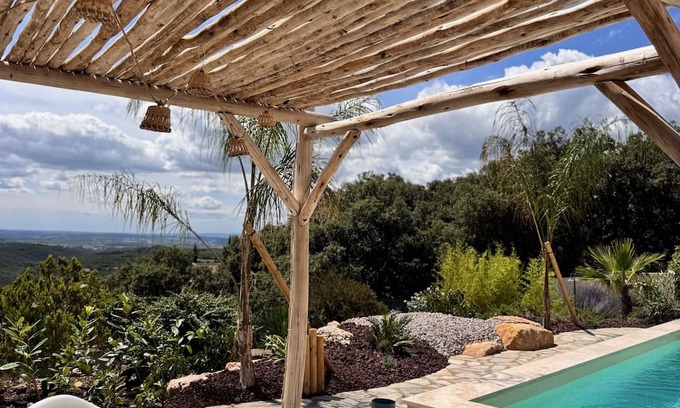 Faugeres Casa | Intimate, upscale escape - Gîte for adults