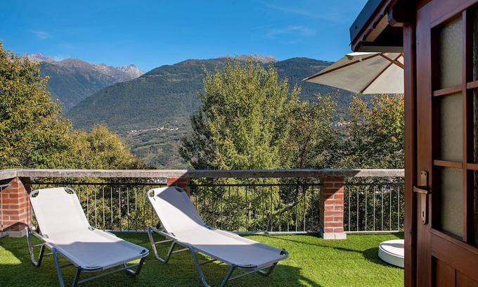 Castello dell'Acqua Apartamento | Apartment 'La Terrazza' with Mountain View, Wi-Fi and Air Conditioning