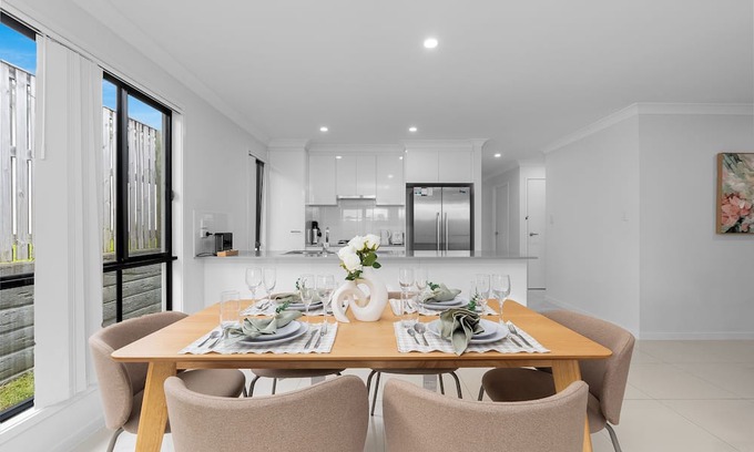 Pimpama Casa | Whispering Pines - Stylish 3BR Duplex close to M1
