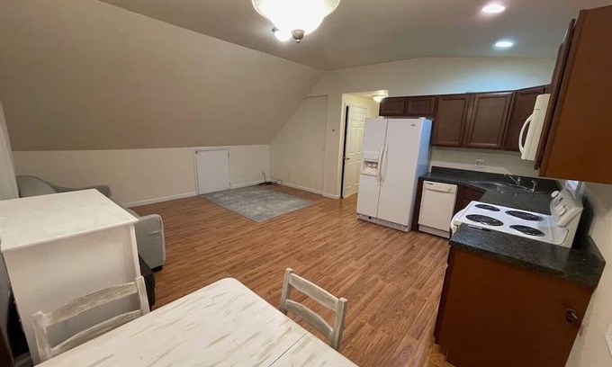 Bethpage Apartamento | Fully furnished 1 BR apartment just 2.1 miles away from the 2025 Ryder Cup.
