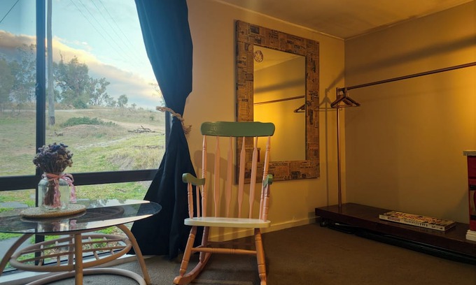 Frog Rock Apartamento | The Burrow Guest Suite at Resteasy Farmstay