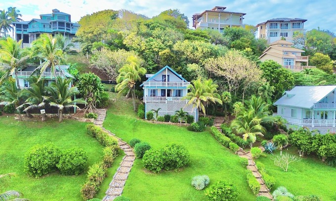 Antoneys Cay Cabaña | Beautiful 3-bedroom Island Home in West Bay with an Ocean View and a Pool