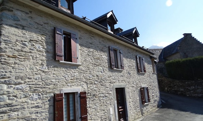 Esquieze-Sere Apartamento | Gite du Sardey (ground floor in renovated old house), quiet village 700m