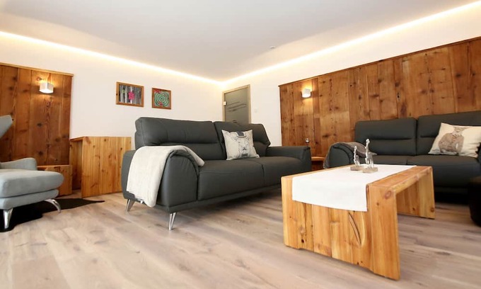 Unterkirnach Apartamento | Apartment 'Holzwieb' with Private Terrace, Shared Garden and Wi-Fi
