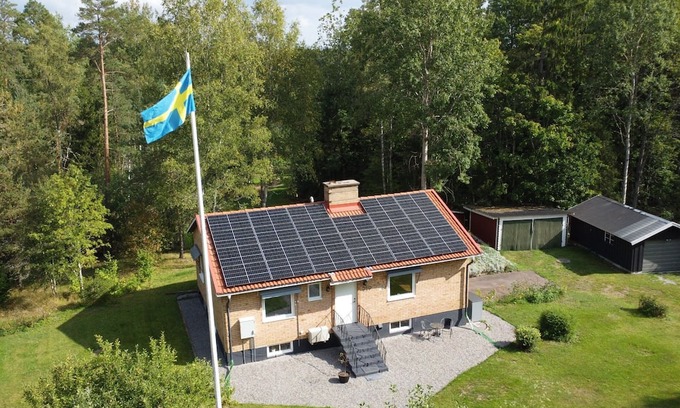 Orrefors Casa | Villa Orreforshult - Modern vacation home with its own pond in Småland