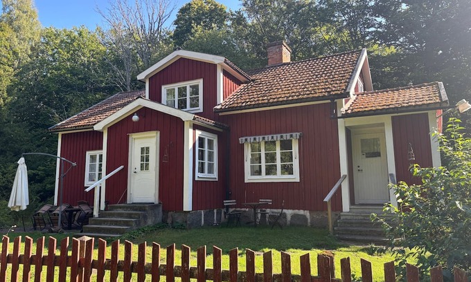 Ruda Casa | Hus Bokhultet - Red Swedish house in a secluded location in the forest of Småland, southern Sweden