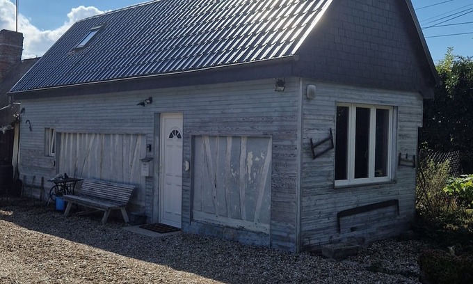 Honguemare-Guenouville Casa | Charming 1-bedroom house in beautiful Honguemare-Guenouville with AC