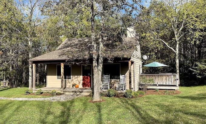 Lexington Cabina | Romantic Cabin with Jacuzzi Perfect for Two in Virginia