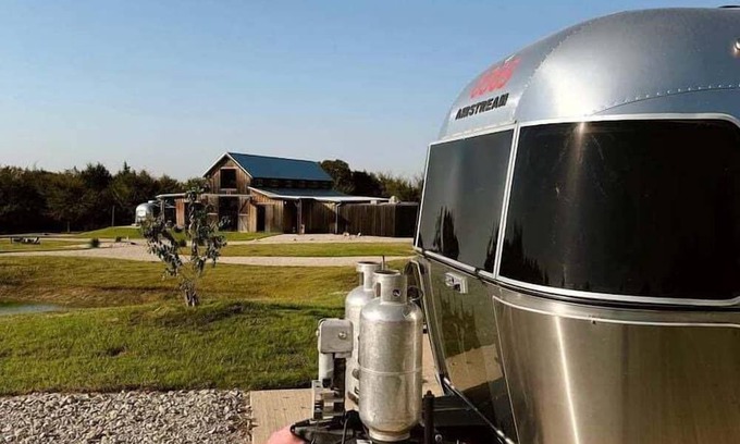 Ennis Casa | Outstanding Airstream Close to Stunning Hiking Trails in Bristol, Texas