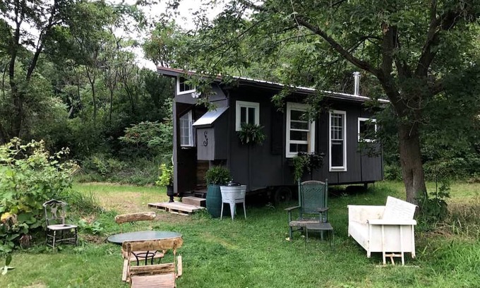 Argyle Cabina | Gorgeous Tiny House Rental for a Glamping Getaway near Saratoga Springs in Upstate New York