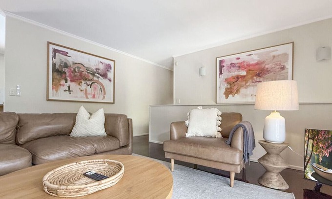 Kenmore Casa | Spacious Family Retreat with Pool/Pet friendly
