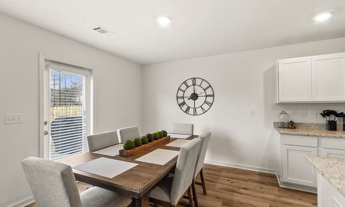 Northport Casa | Stunning Northport home 5bd 3bth and just 7 miles to UofA