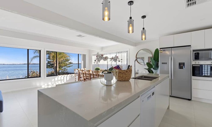 Buff Point Casa | Lakeside Luxury Buff Point