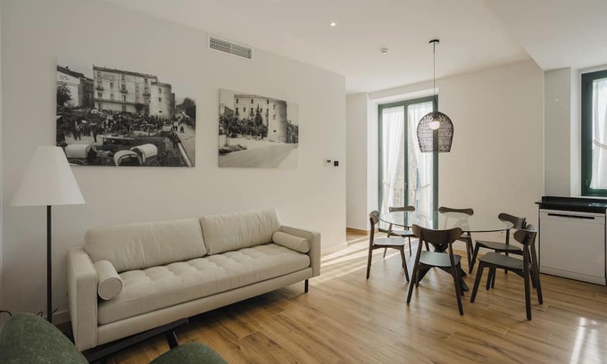 Hostalric Apartamento | Una escapada con encanto en un edificio lleno de historia