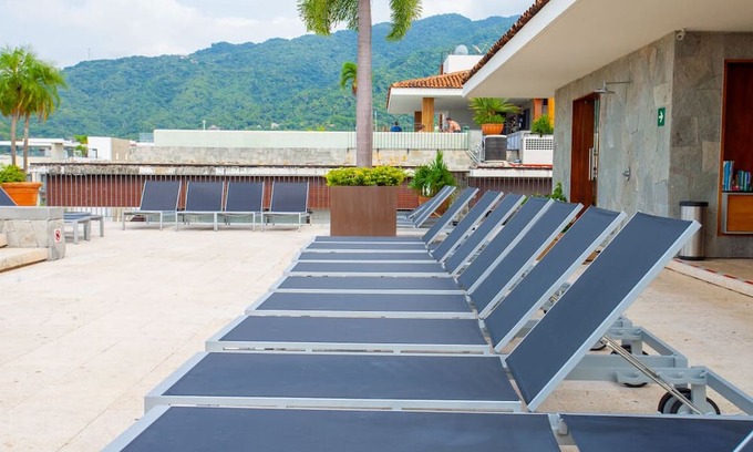 Centro Ixtapa Apartamento | Sunny Studio in Romantic Zone. Steps to Beach.