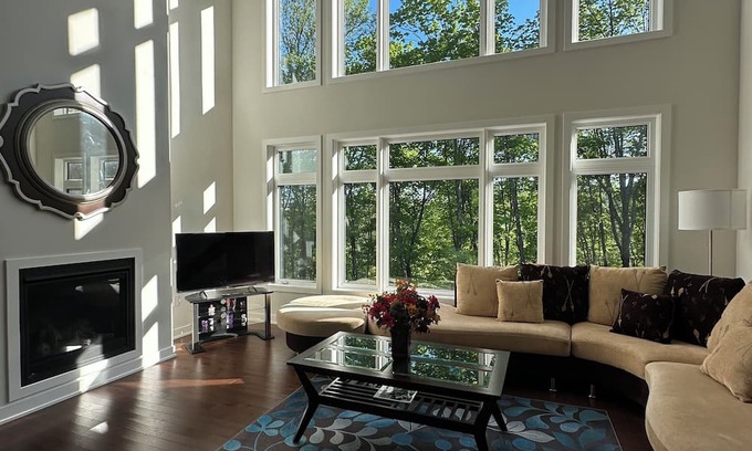 Dwight Cabaña | 3000SF Modern Cottage Algonquin, Muskoka