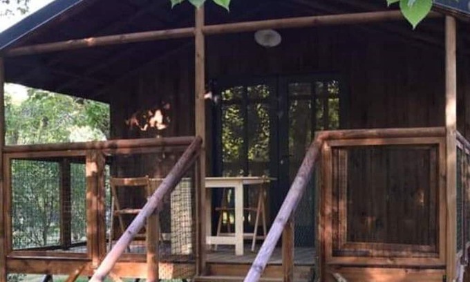 Moncrabeau Chalet De Esquí | Chalet sobre pilotes con terraza para 4 personas