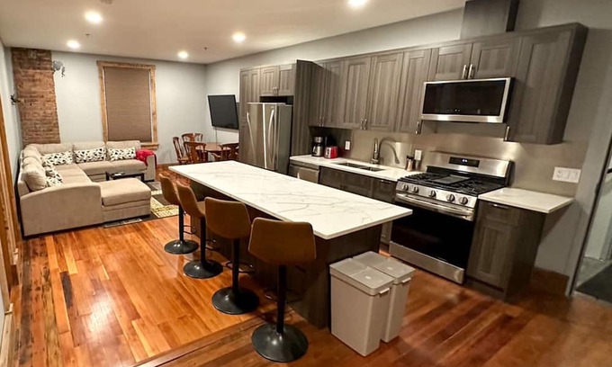 Historic Downtown Fernie Hotel | Incredible Downtown Location. Dog Friendly