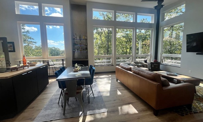 Dunlap Casa | NEW! Book now for discounted rates! 10 1/2 private acres, views, hot tub, & more