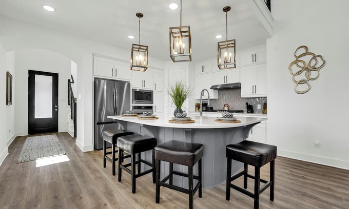 Weston Casa | 4-bedroom house 15 mins Away from Frisco