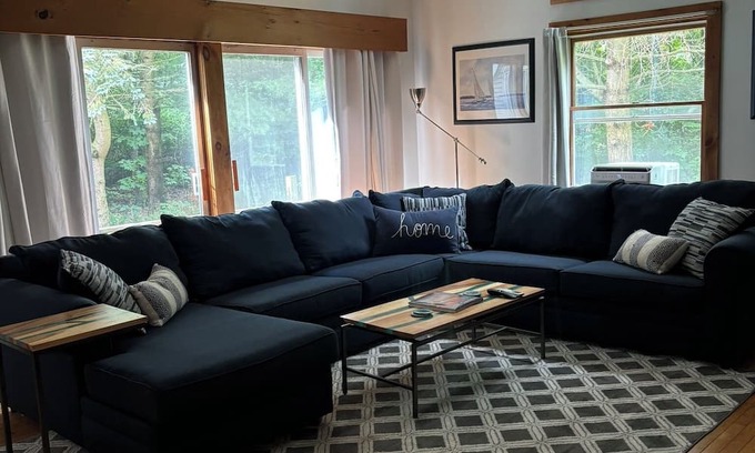 Clayton Cabaña | The Brewster Cottage - Charming 4-bedroom cottage in Clayton with AC