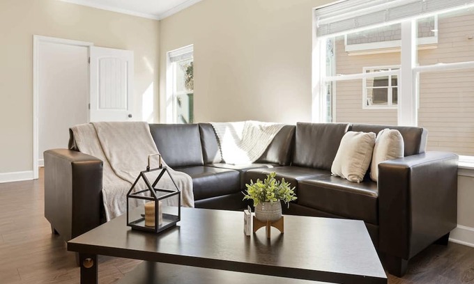 Central Casa | Relaxed Living | Close to Lake & Shops + Near CU!