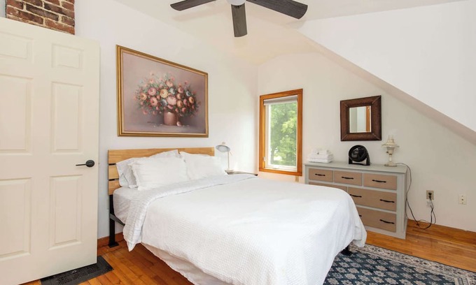 St. Albans Historic District Casa | Entire 1 Bdrm house, 5 mins from NWMC and DwnTwn