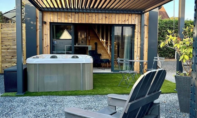 Eslettes Chalet De Esquí | Cosy escape in a small chalet 🏠 with outdoor jacuzzi!