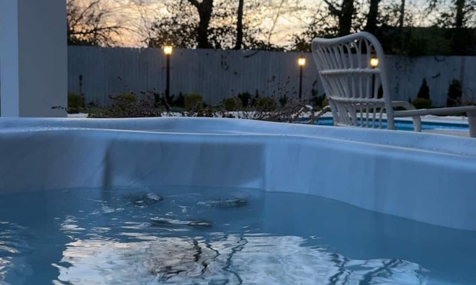 Paris Casa | Peaceful Home Private Pool Conveniently located!