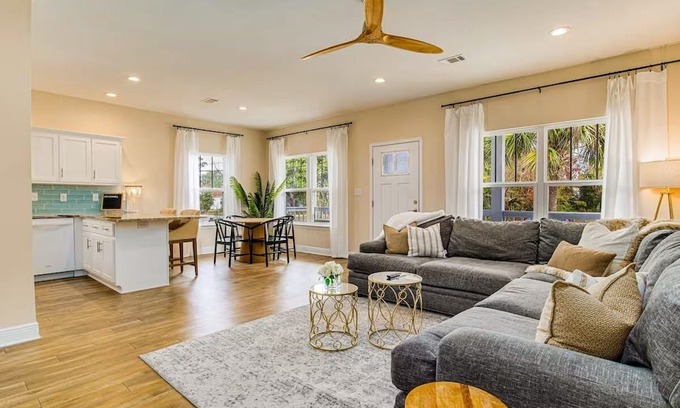 New Warrington Casa | The Seahorse Cottage- Near NAS/Beaches/Downtown