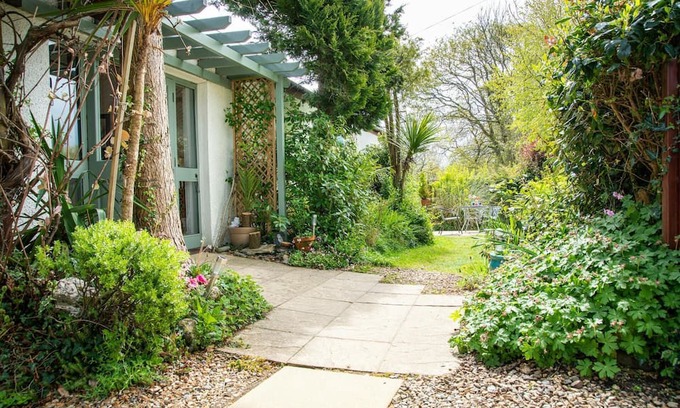Tremain Cabaña | Y Beudy at Coed Melin, Aberporth