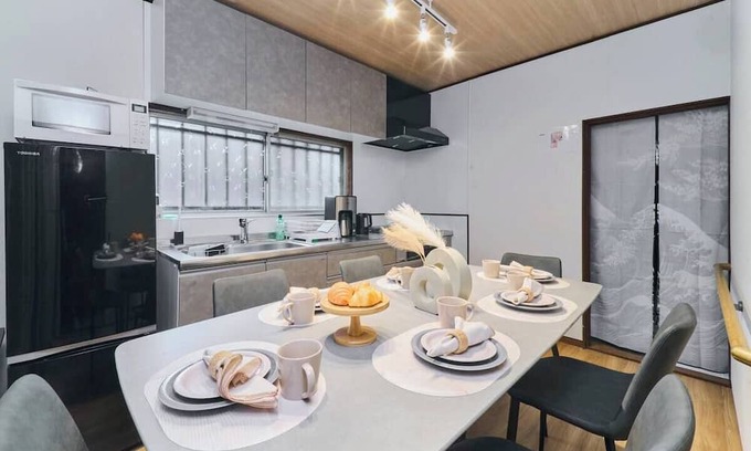 Inuyama Casa | Inuyama Castle within 10 minutes/80-inch movie theater/free parking/6 beds + 1 sofa bed/83 sq.m./Up to 10 guests/mono rental/coffee maker available