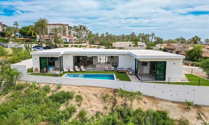 Cabo Bello Villa | Luxurious 4Bed Villa spacious & private heated pool steps from Beach