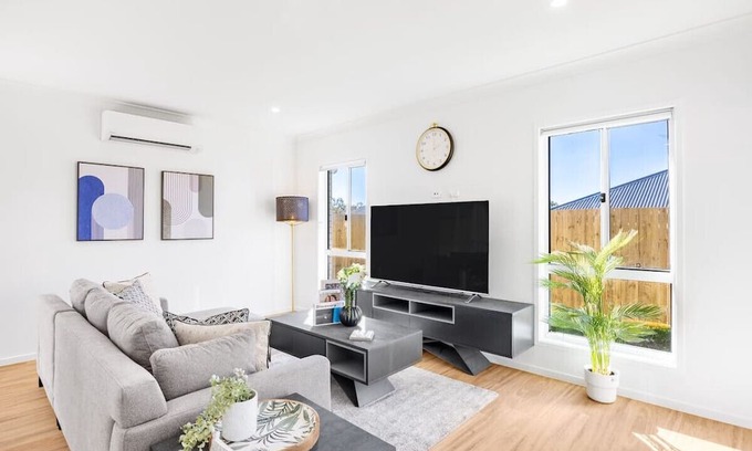 Greenbank Casa | Convenient Brandnew 4 Beds House, 5 mins to mall