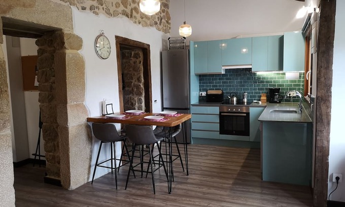 Lloreda Apartamento | Rustic, spacious apartment in the Valles Pasiegos, with sheep and hens